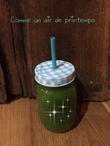 Bocal de smoothie avec une paille